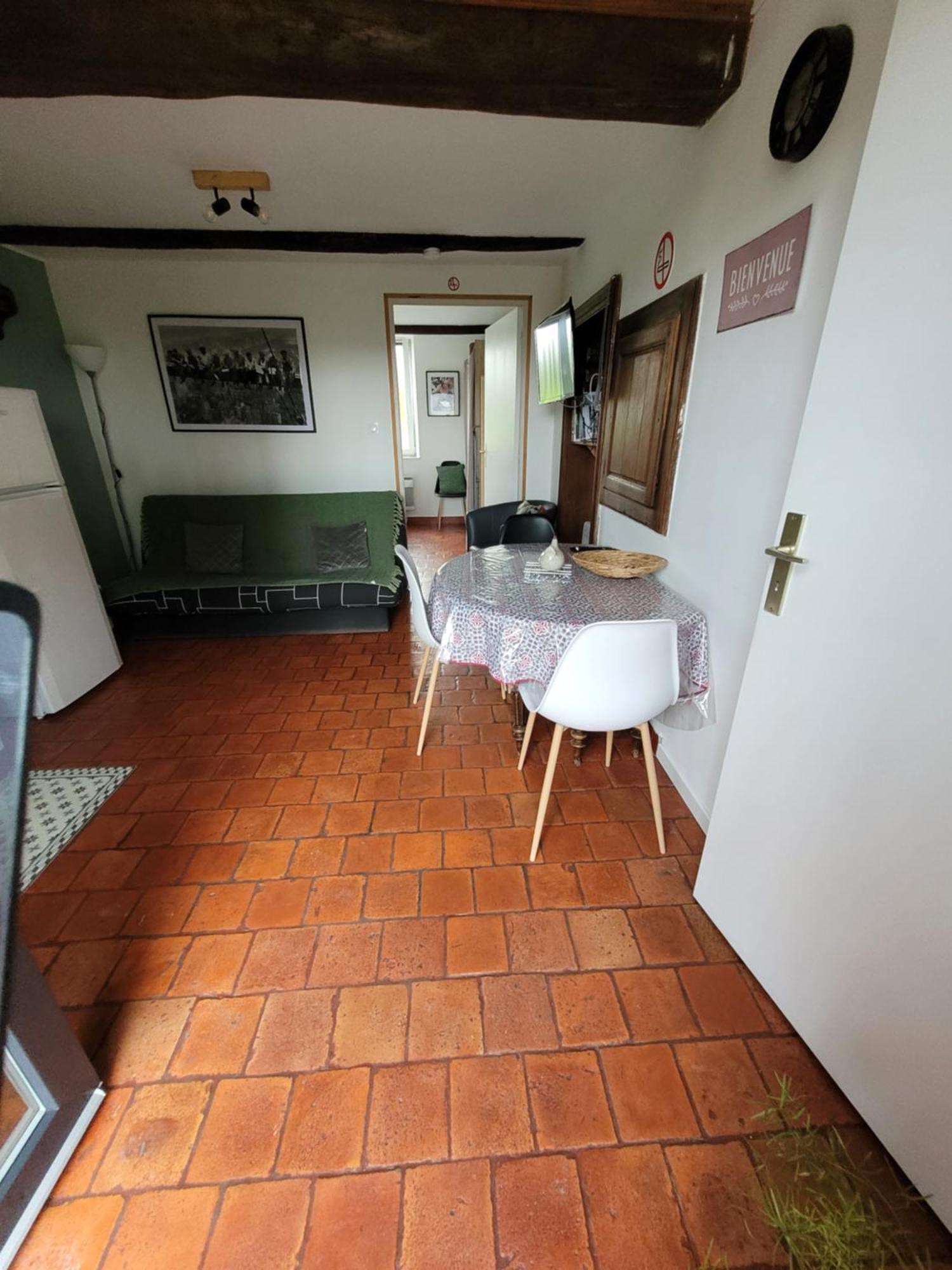 Studio Bienvenue Du Cote De Chez Nous Avec Jardin Privatif Wignehies Eksteriør billede